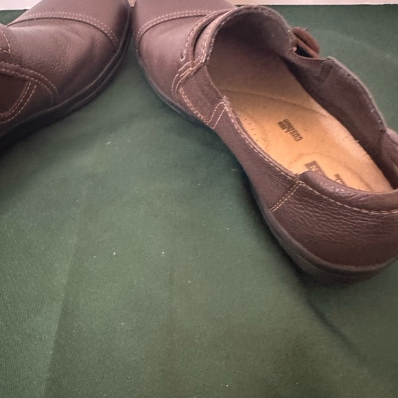 Comfy and Classic Clark’s Brown Leather Slip On Shoes Size 8 Fast Shipping - Picture 8 of 11